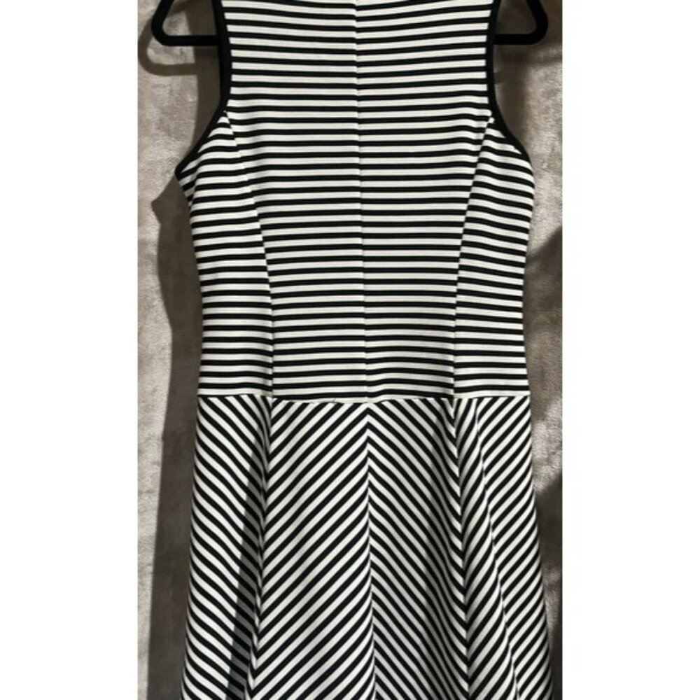 Beige by ECI Black White Striped Sleeveless Fit Flare Horizontal Diagonal Dress - Picture 4 of 12